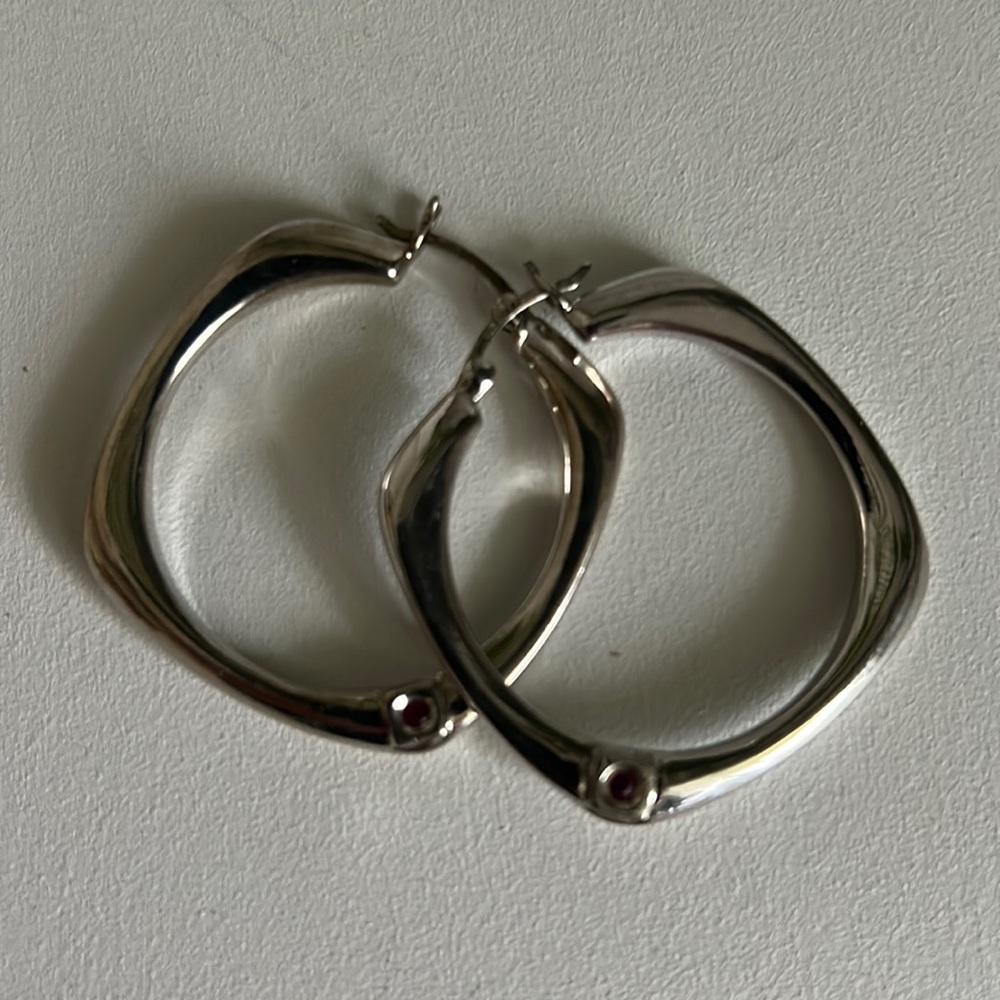 Elle hoop style earrings